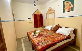 Hotel Sandstone Villa,